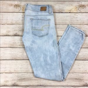American Eagle light wash skinny jeans